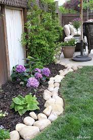  large pebbles for edging